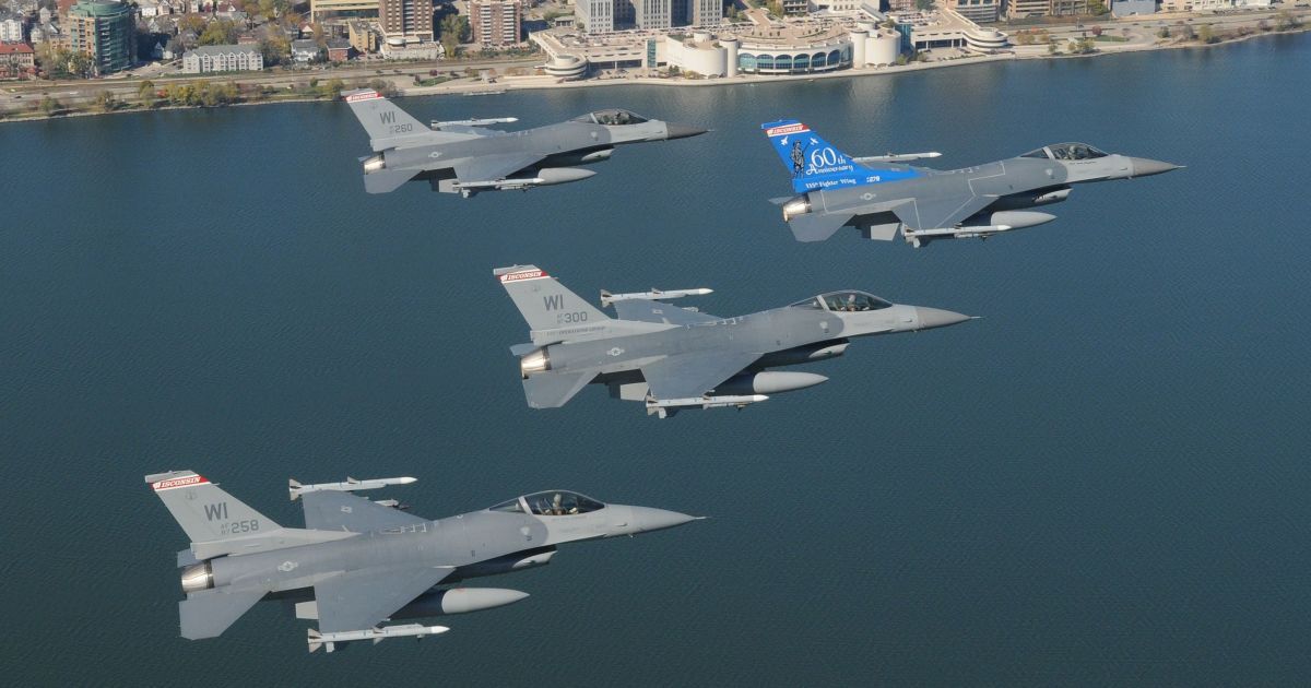 Україна може отримати першу партію винищувачів F-16 до кінця року