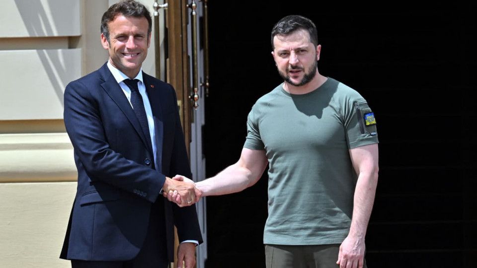 Франція активізує постачання зброї Україні, щоб допомогти контрнаступу – Макрон